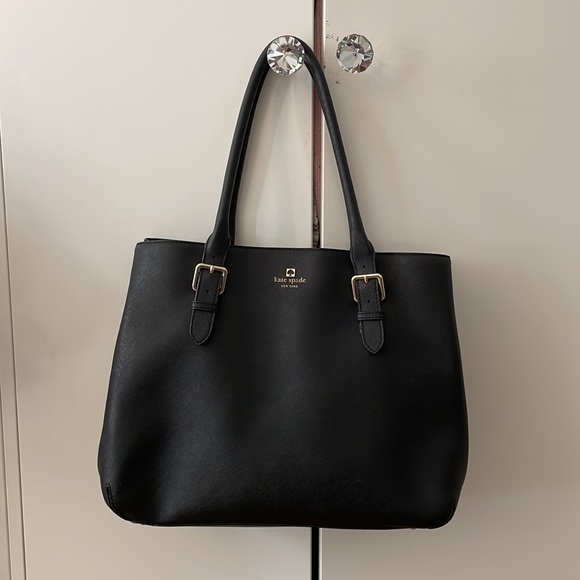 kate spade Handbags - Beautiful black Kate Spade purse